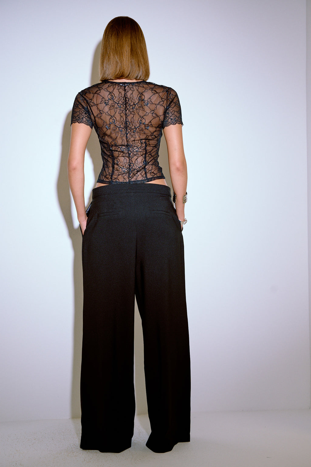 Kısa Kollu Transparan Dantel Crop Bluz