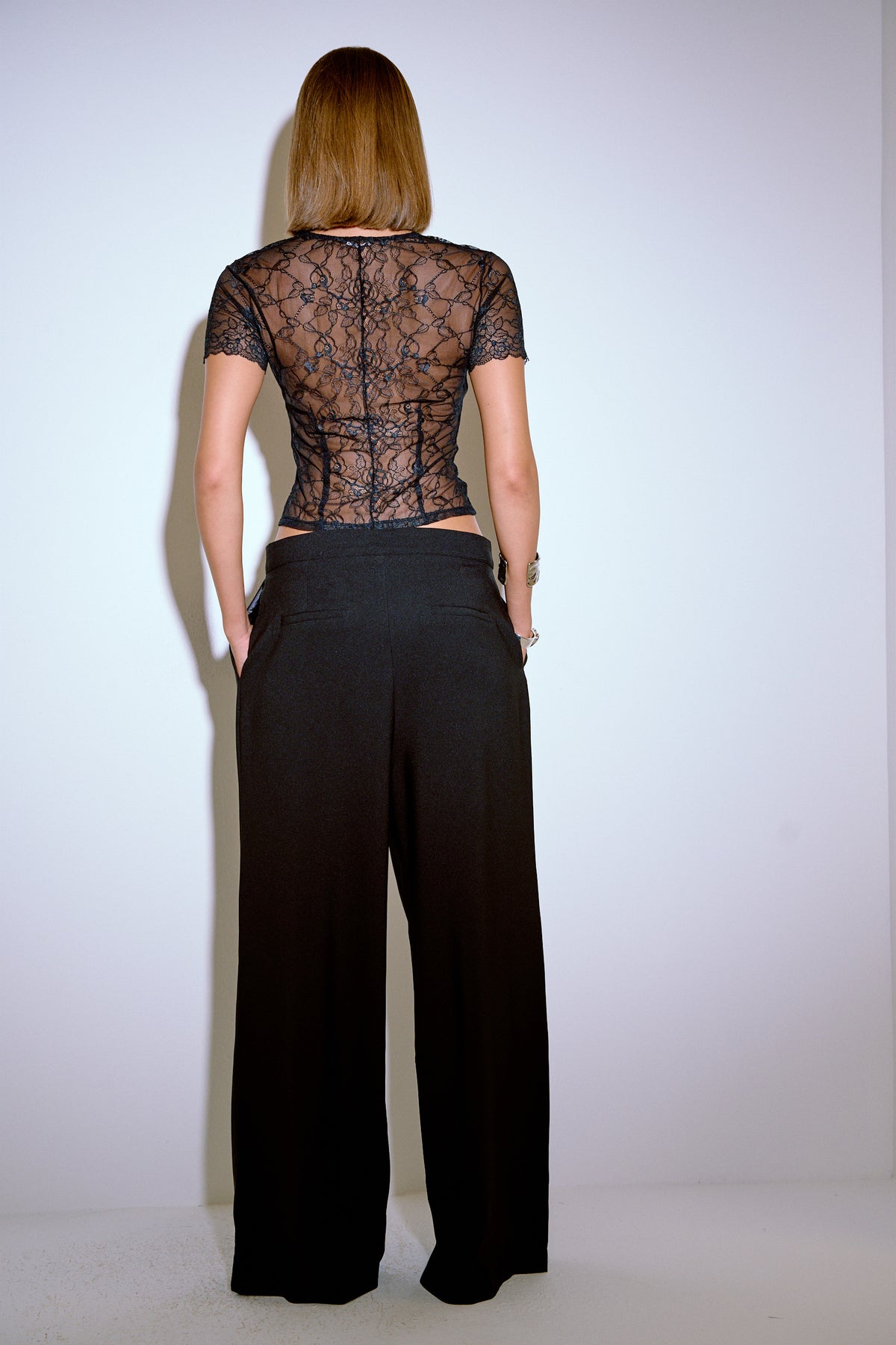 Kısa Kollu Transparan Dantel Crop Bluz