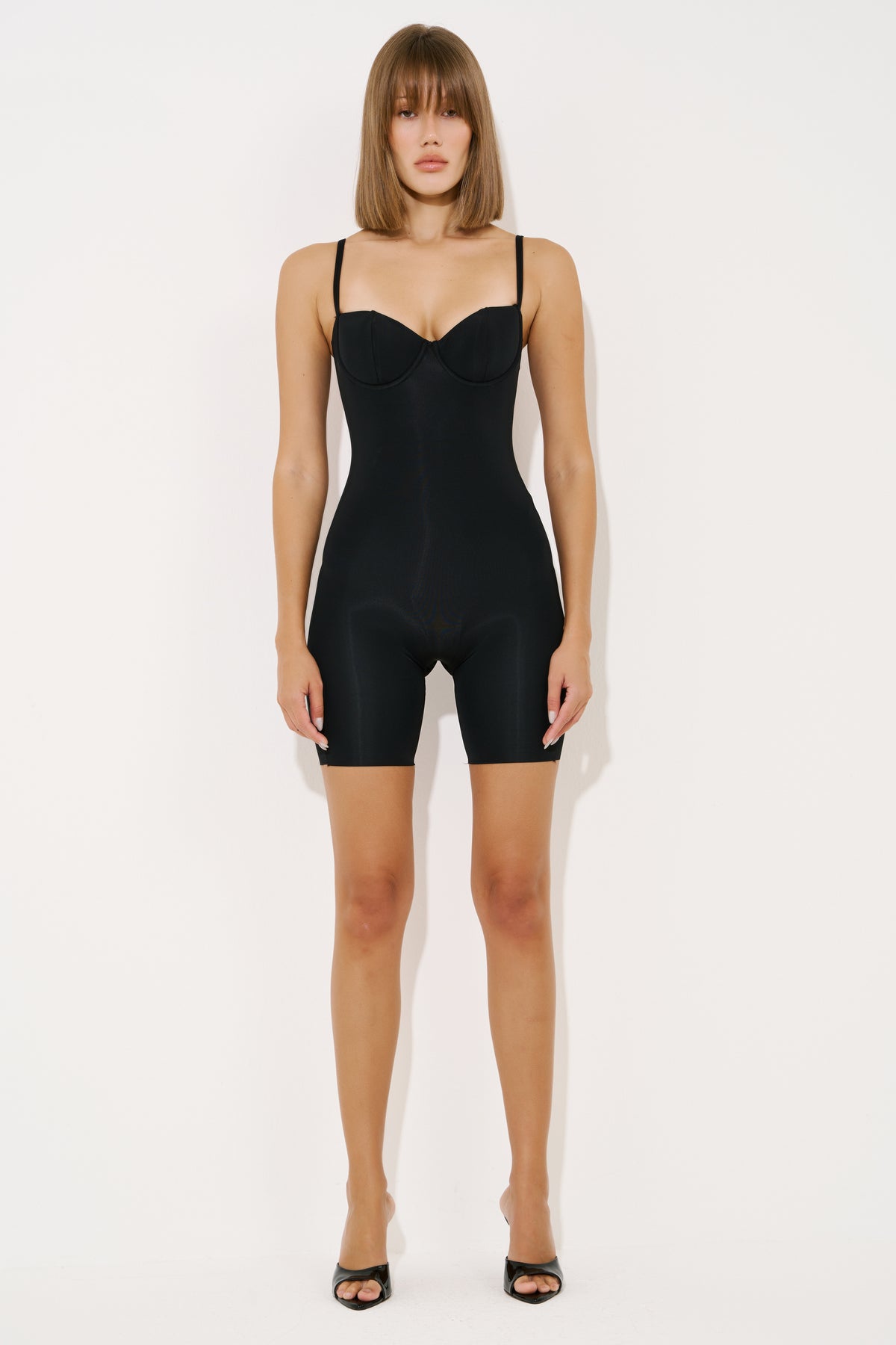 Süngerli Askılı Biker Tulum - Black duruş
