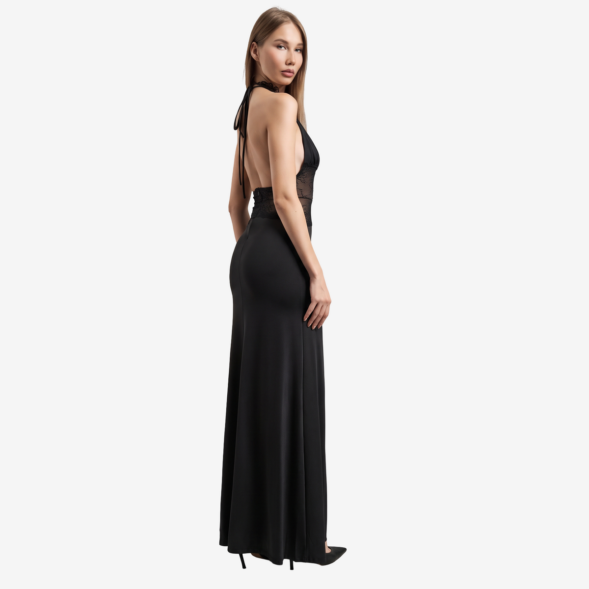 Halter Yaka Dantel Detaylı Uzun Elbise